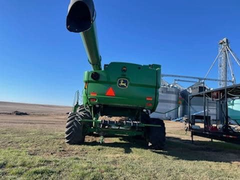 Image of John Deere S780 equipment image 2