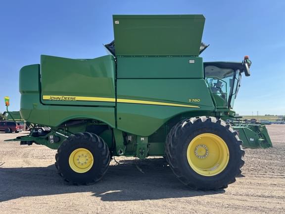 Image of John Deere S780 equipment image 3