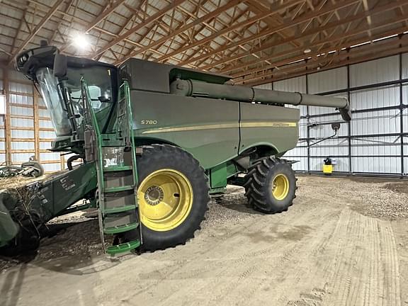 Image of John Deere S780 equipment image 1