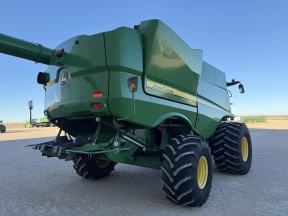 Image of John Deere S780 equipment image 4