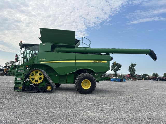 Image of John Deere S780 equipment image 1