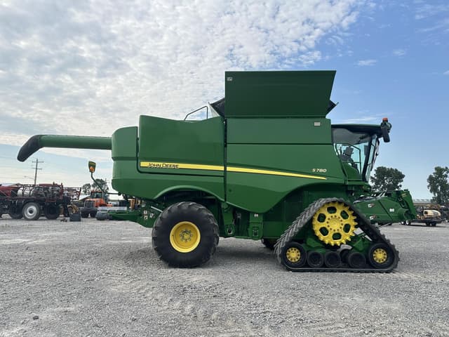 Image of John Deere S780 equipment image 2
