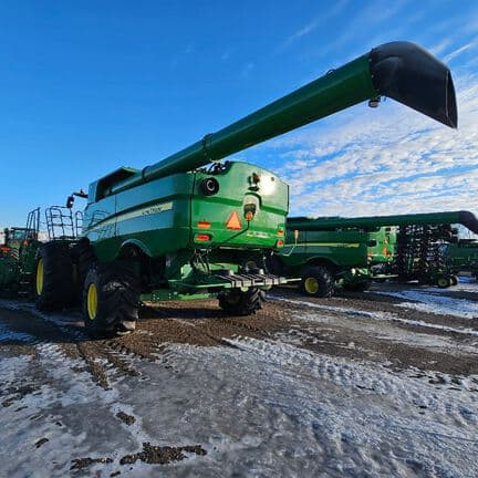 Image of John Deere S780 equipment image 2