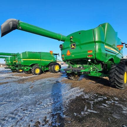 Image of John Deere S780 equipment image 1