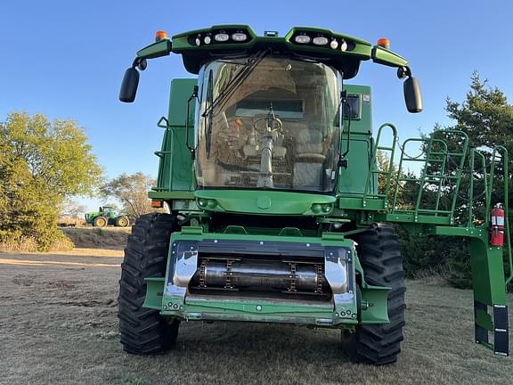 Image of John Deere S780 equipment image 1