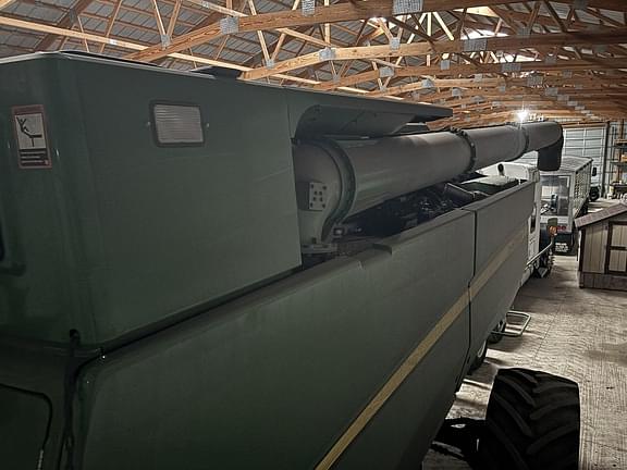 Image of John Deere S780 equipment image 2