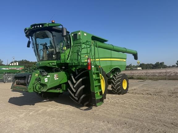 Image of John Deere S780 equipment image 1