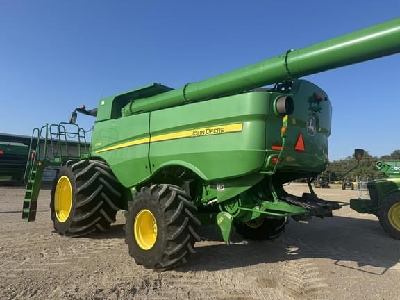 Image of John Deere S780 equipment image 2