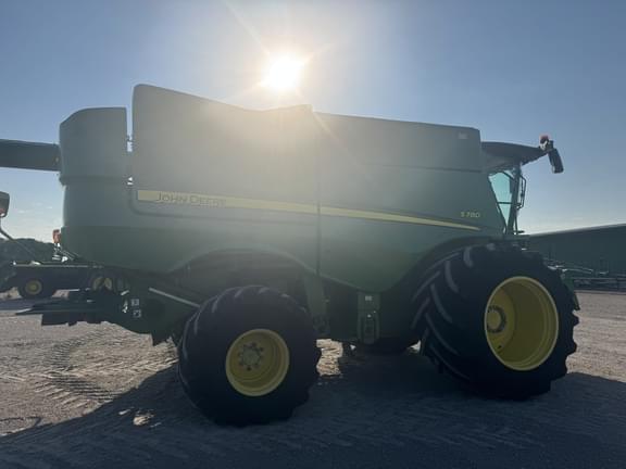 Image of John Deere S780 equipment image 3