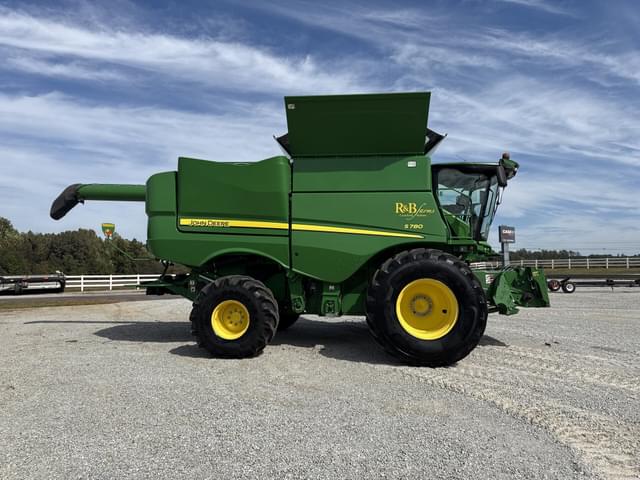 Image of John Deere S780 equipment image 1