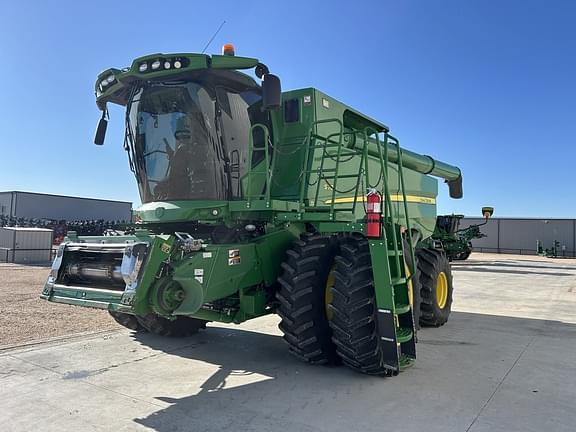 Image of John Deere S780 equipment image 1