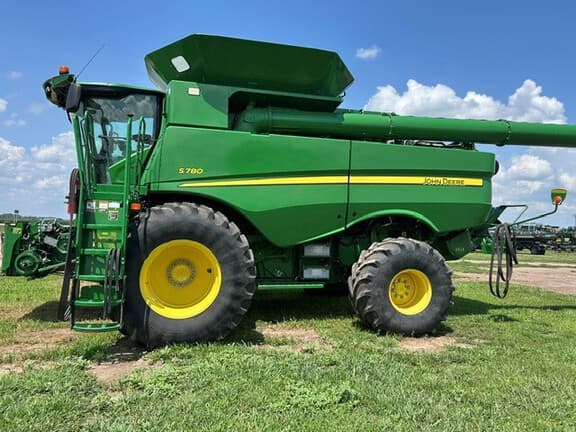 Image of John Deere S780 equipment image 1