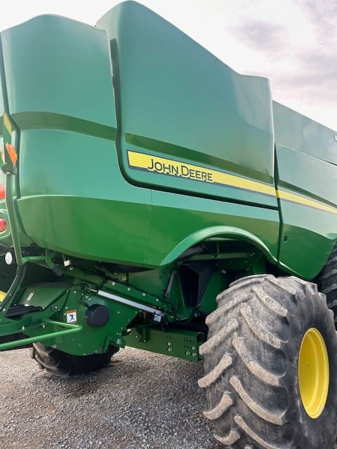 Image of John Deere S780 equipment image 4