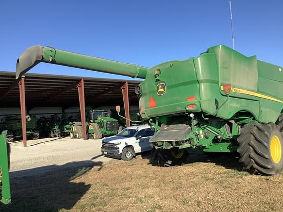 Image of John Deere S780 equipment image 1