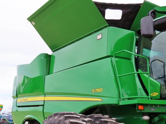 Image of John Deere S780 equipment image 4