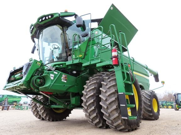 Image of John Deere S780 equipment image 4