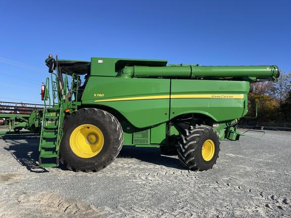 Image of John Deere S780 equipment image 2