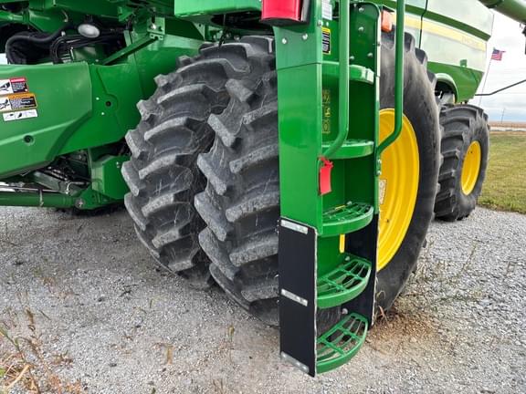 Image of John Deere S780 equipment image 1