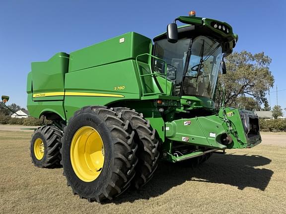 Image of John Deere S780 equipment image 1