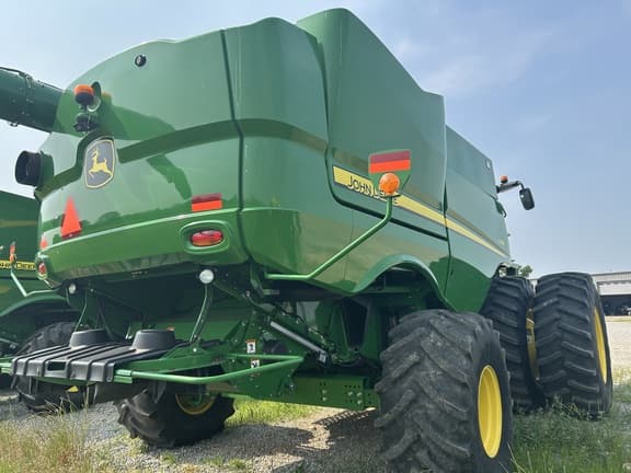 Image of John Deere S780 equipment image 1