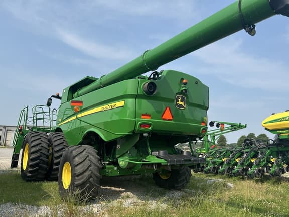 Image of John Deere S780 equipment image 2