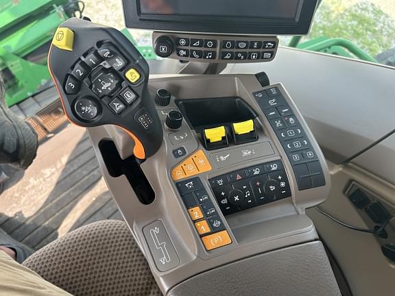Image of John Deere S780 equipment image 2