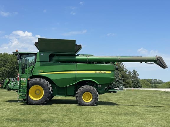 Image of John Deere S780 equipment image 4