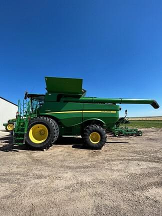 Image of John Deere S780 equipment image 1