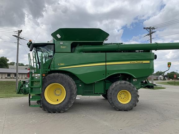 Image of John Deere S780 equipment image 4