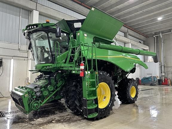 Image of John Deere S780 equipment image 1