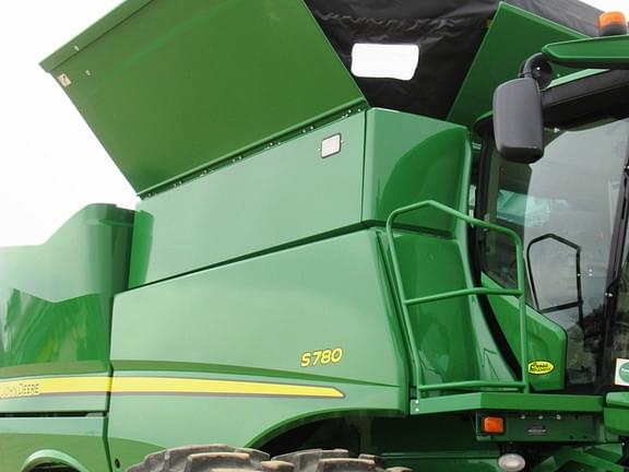 Image of John Deere S780 equipment image 2