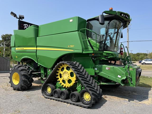 Image of John Deere S780 equipment image 1