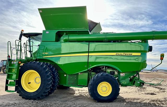 Image of John Deere S780 equipment image 1