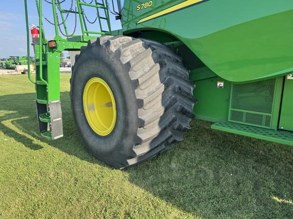 Image of John Deere S780 equipment image 2