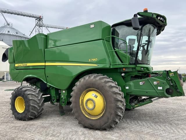 Image of John Deere S780 equipment image 1