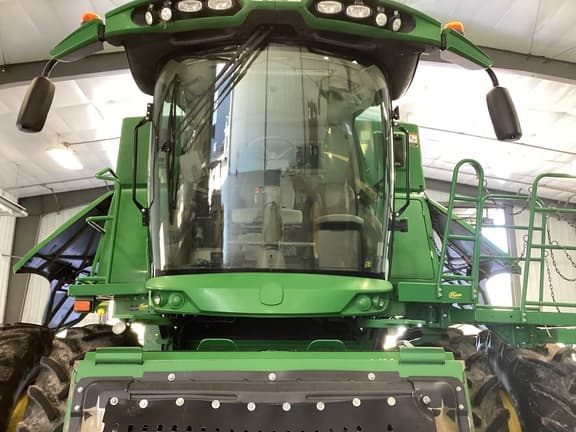 Image of John Deere S780 Image 1
