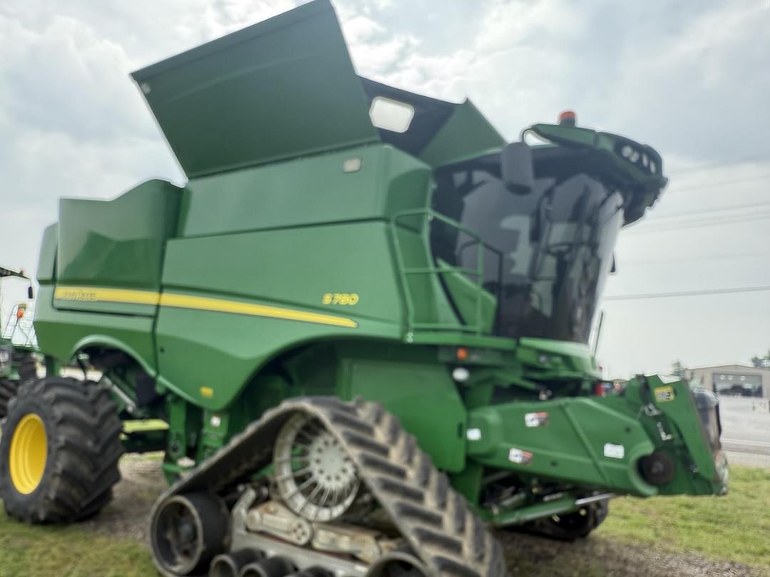 Image of John Deere S780 Image 0