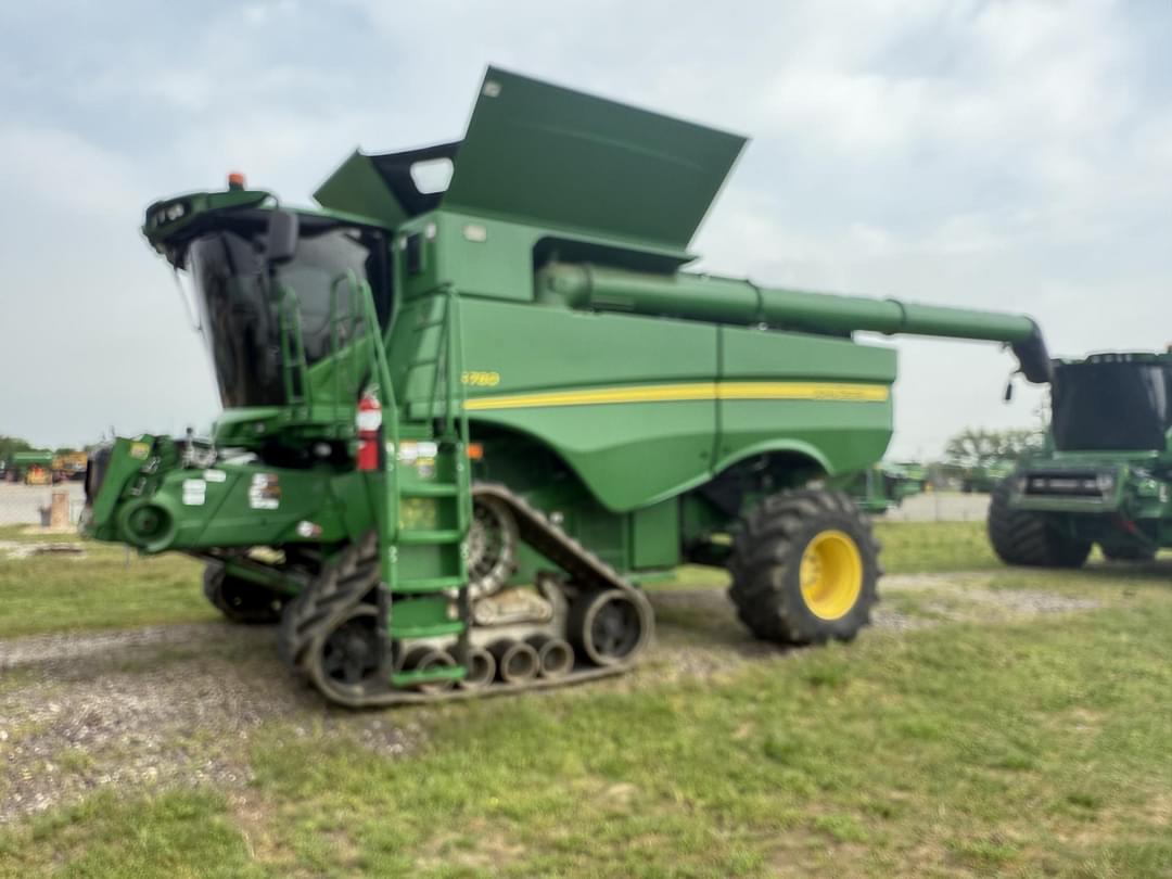 Image of John Deere S780 Image 0