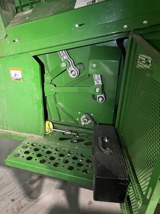 Image of John Deere S790 equipment image 4