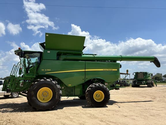 Image of John Deere S790 equipment image 1