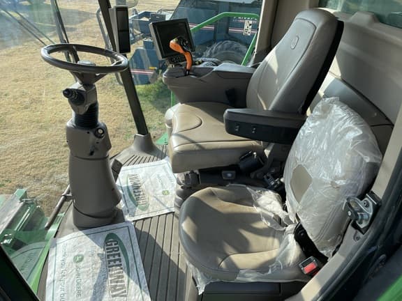 Image of John Deere S790 equipment image 4