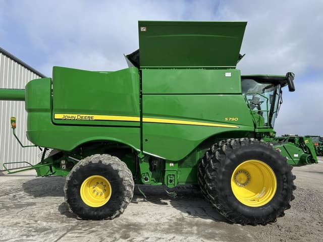 Image of John Deere S790 equipment image 3