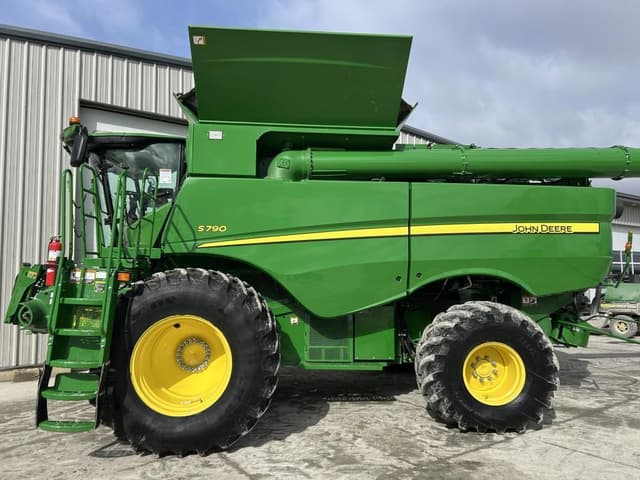 Image of John Deere S790 equipment image 2