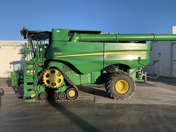 Image of John Deere S790 equipment image 1