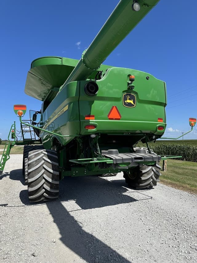 Image of John Deere S790 equipment image 4