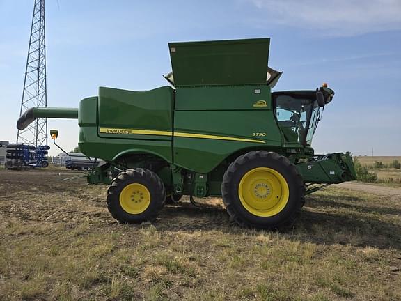 Image of John Deere S790 equipment image 2