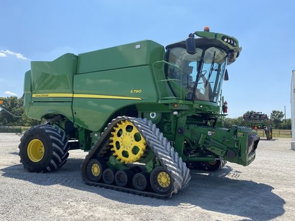 Main image John Deere S790