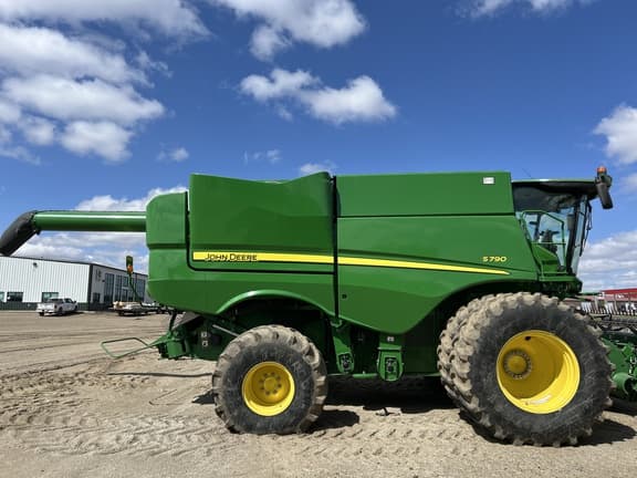 Image of John Deere S790 equipment image 2