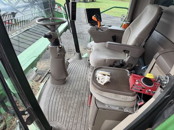 Image of John Deere S790 equipment image 4