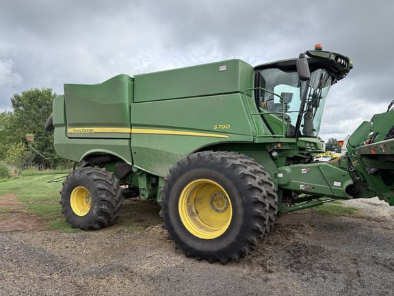 2019 John Deere S790 Equipment Image0